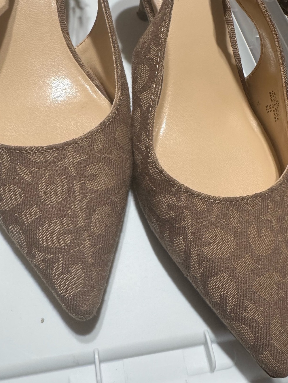 GUESs Women's Brown Pointed Toe Slingback Pumps